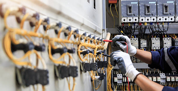 Professional Electrician technician working in Twinsburg Heights, OH